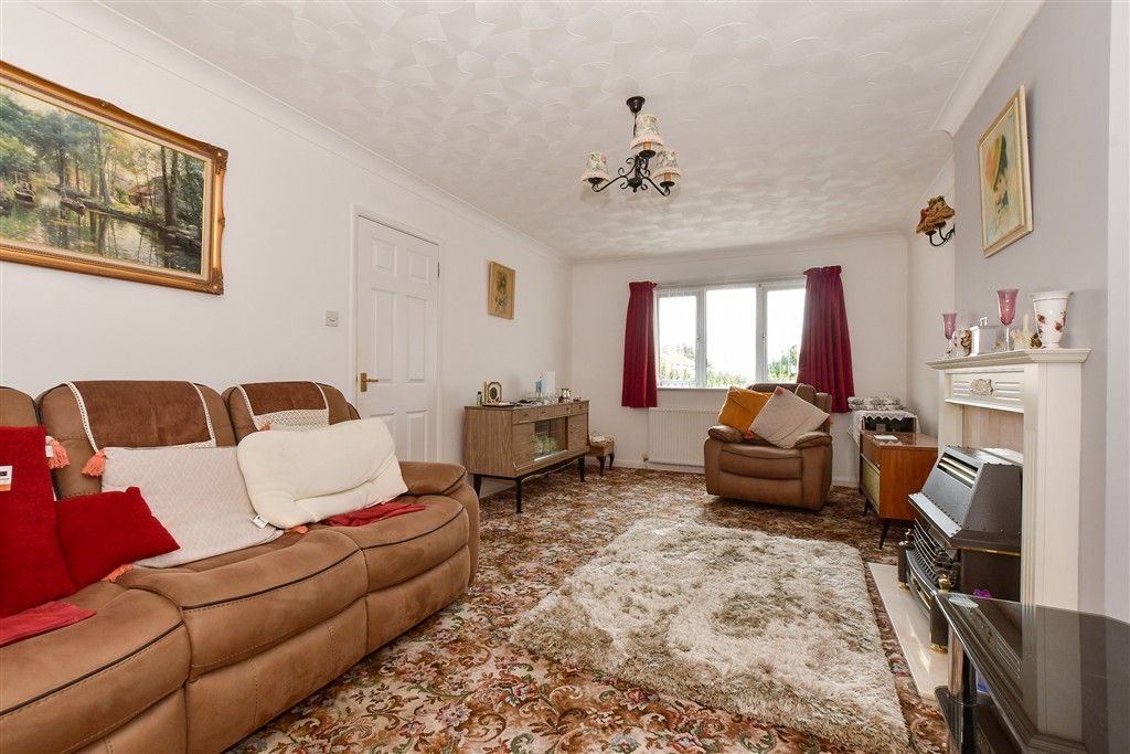 Property photo 1 of 12 Lounge