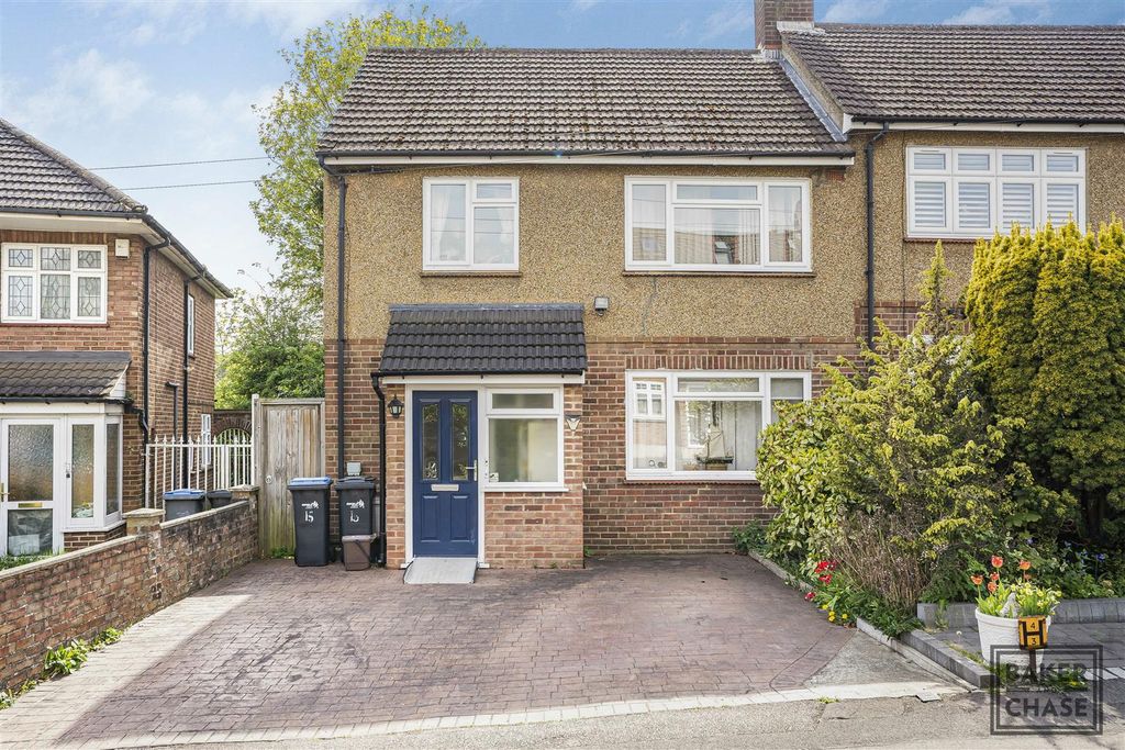 Property photo 2 of 17 Front Garden