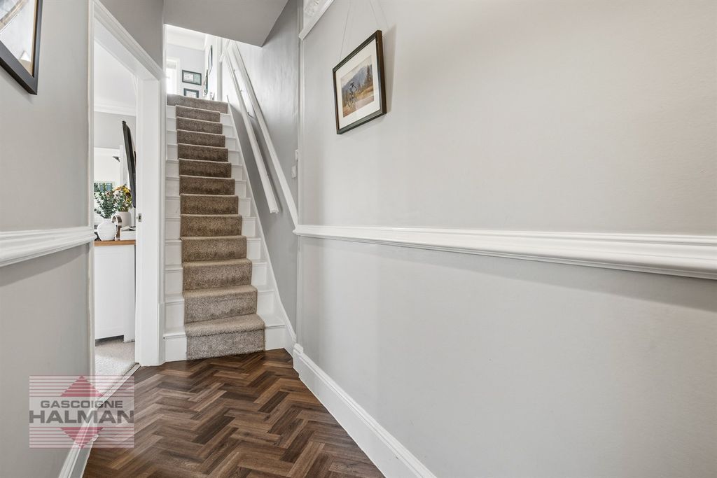 Property photo 2 of 26 Entrance Hallway