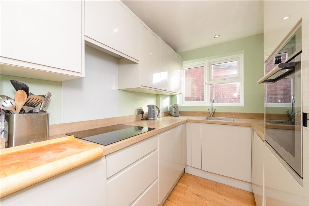 Property photo 3 of 8 Kitchen