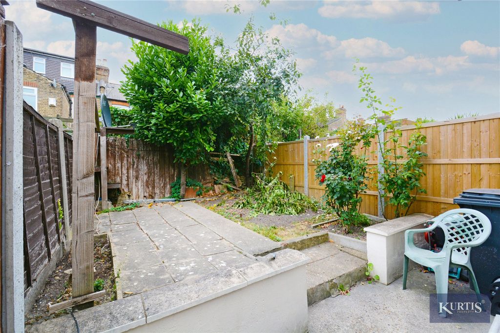 Property photo 2 of 16 Picture No. 11