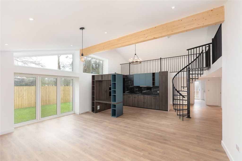 Property photo 2 of 12 Kitchen Reception