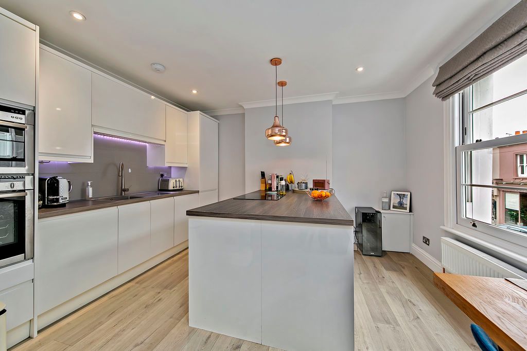 Property photo 2 of 9 Kitchen