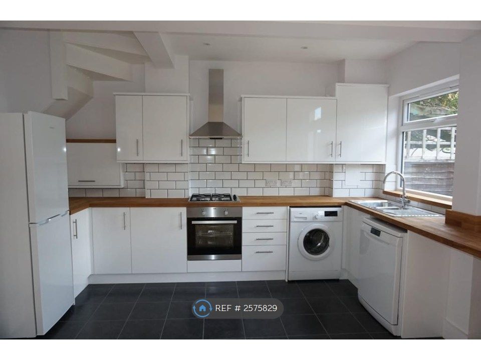Property photo 2 of 16 Kitchen