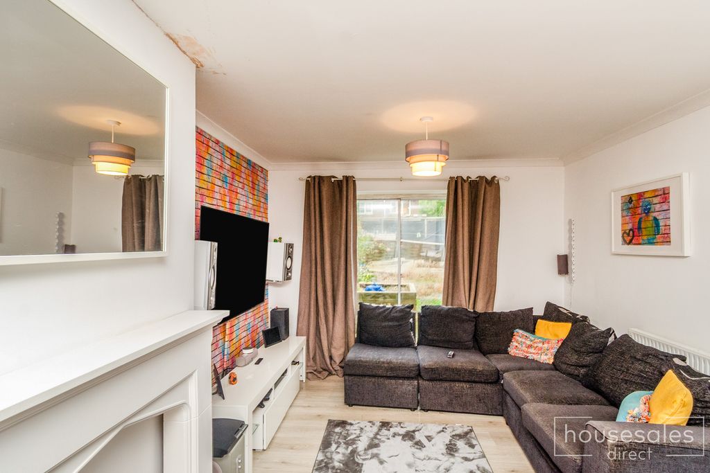 Property photo 3 of 18