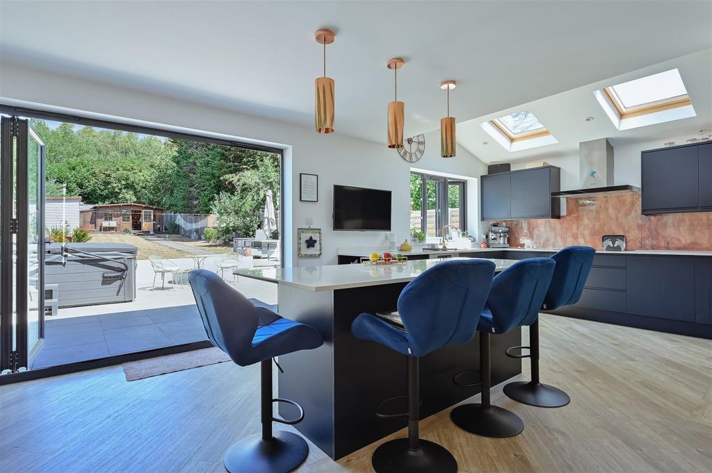 Property photo 2 of 12 7 Marshalls Way-16.Jpg