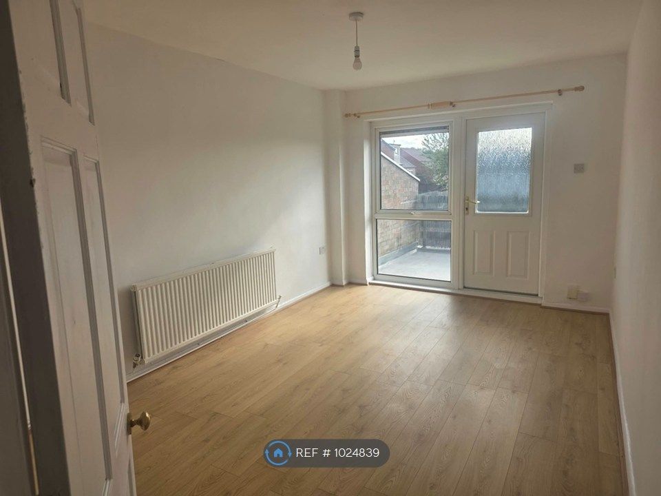 Property photo 1 of 8 Living Room