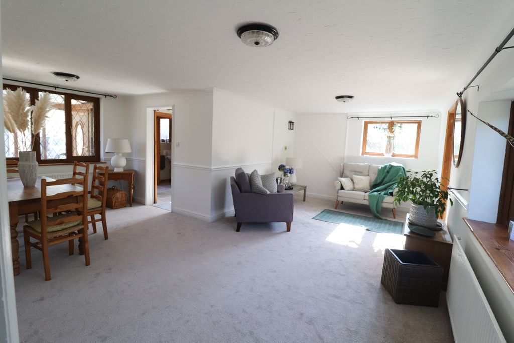 Property photo 2 of 21