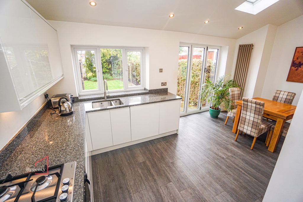 Property photo 3 of 19 Photo 11