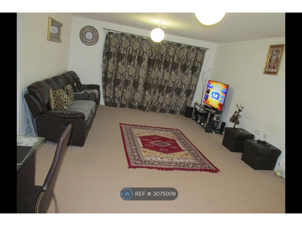 Property photo 3 of 12 Lounge