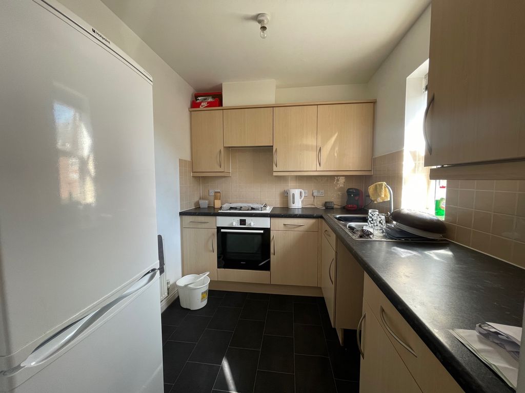 Property photo 2 of 6 Kitchen