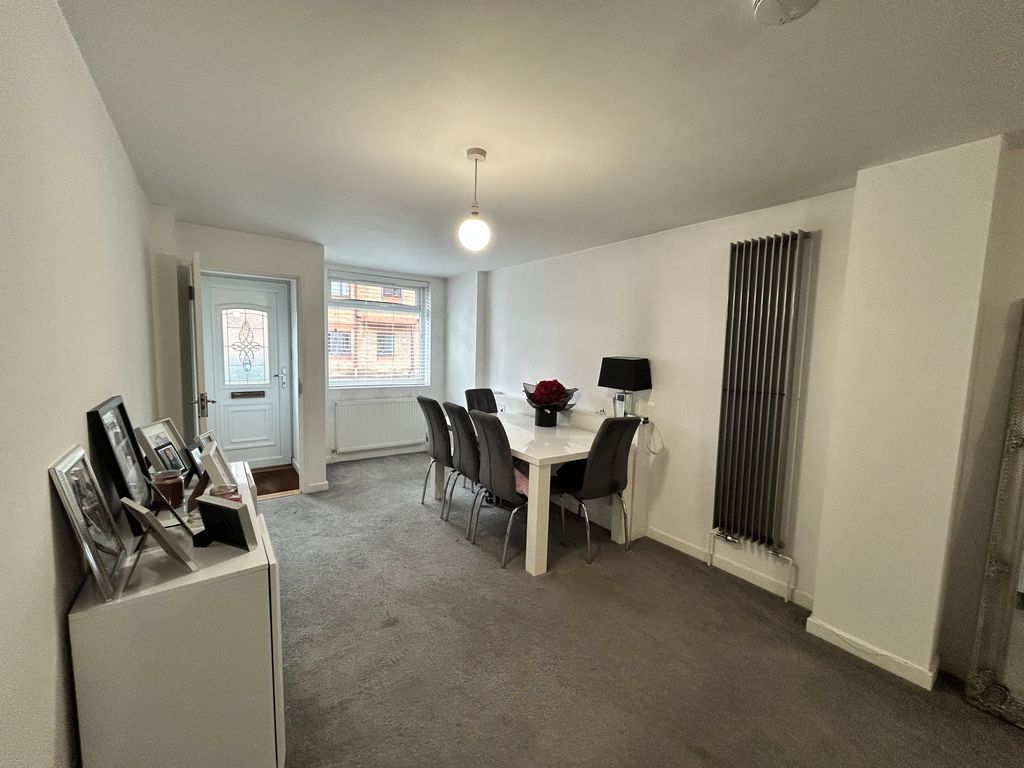 Property photo 3 of 6 Bedroom