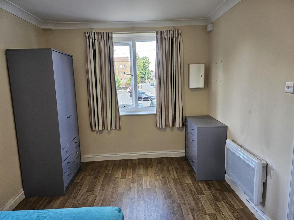 Property photo 3 of 6 5771043-4.Jpg
