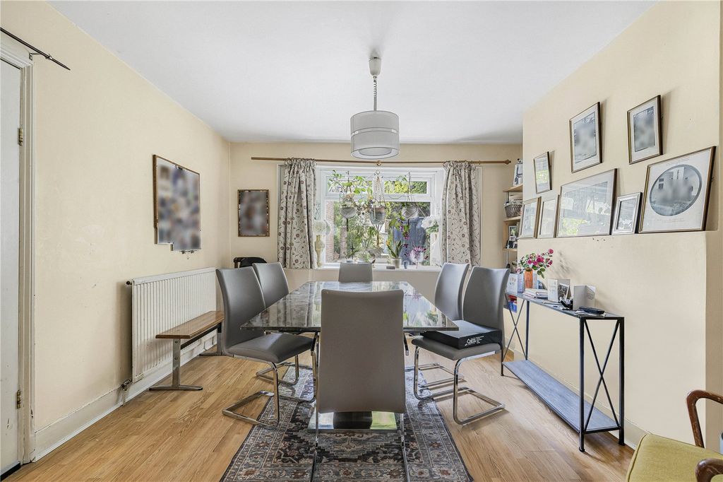 Property photo 3 of 11 Dining