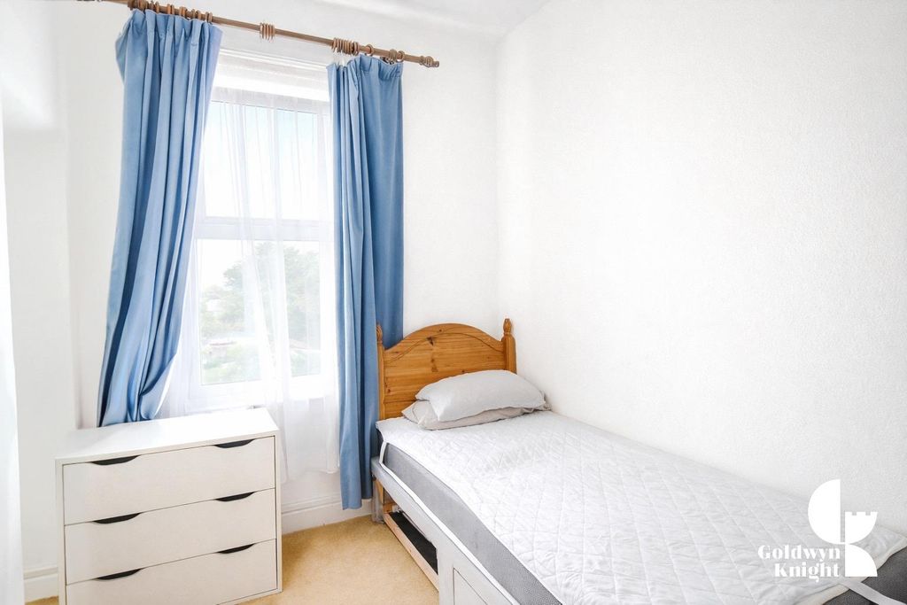 Property photo 1 of 4 Bedroom.Jpg