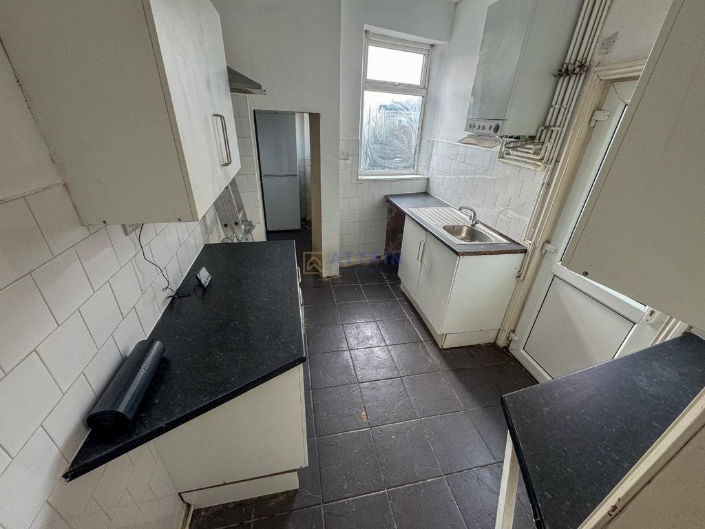 Property photo 2 of 8 Kitchen.Jpg