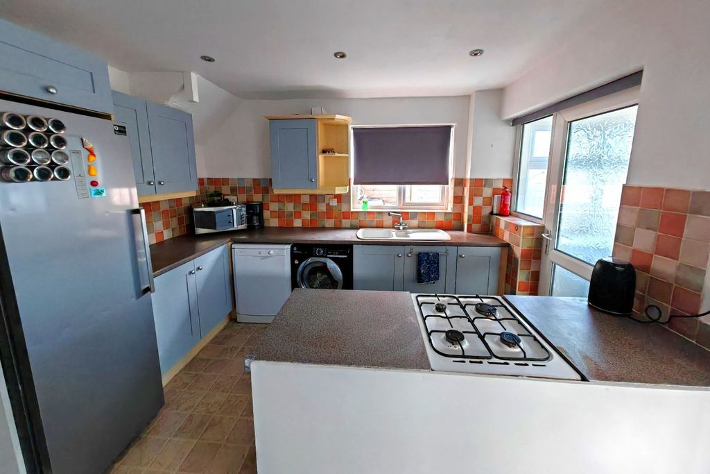 Property photo 1 of 9 Kitchen