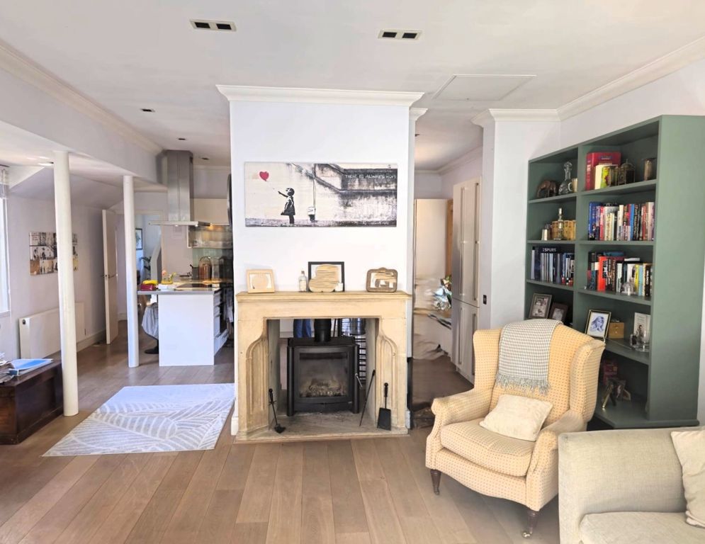 Property photo 3 of 12