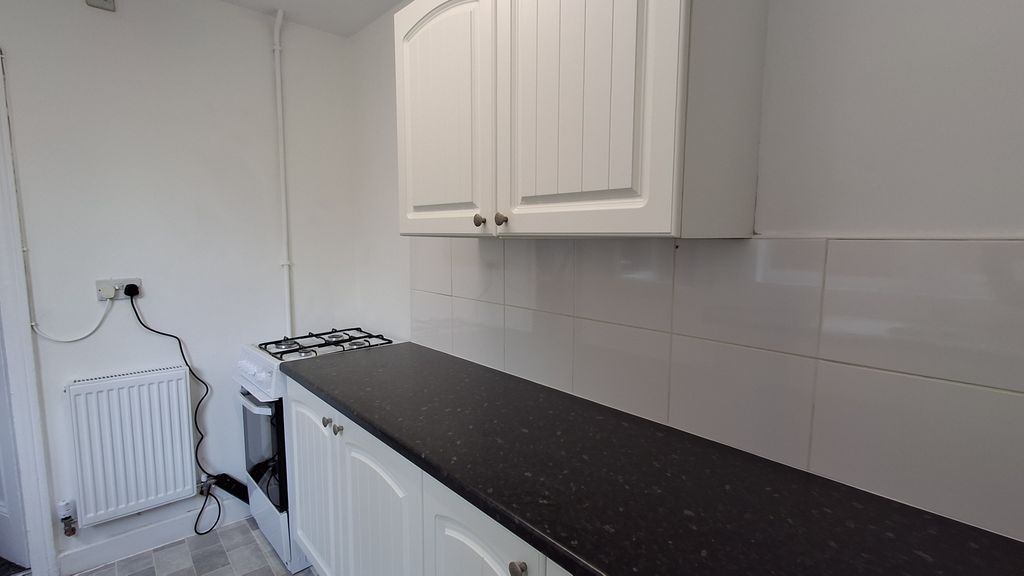 Property photo 3 of 11 Kitchen