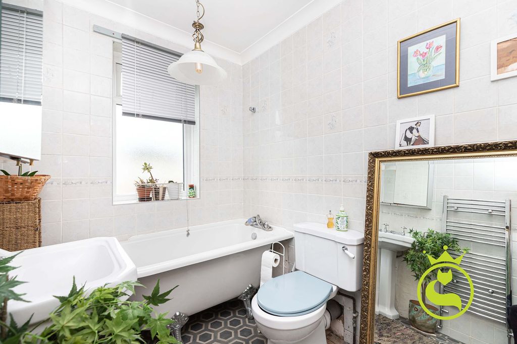 Property photo 3 of 32