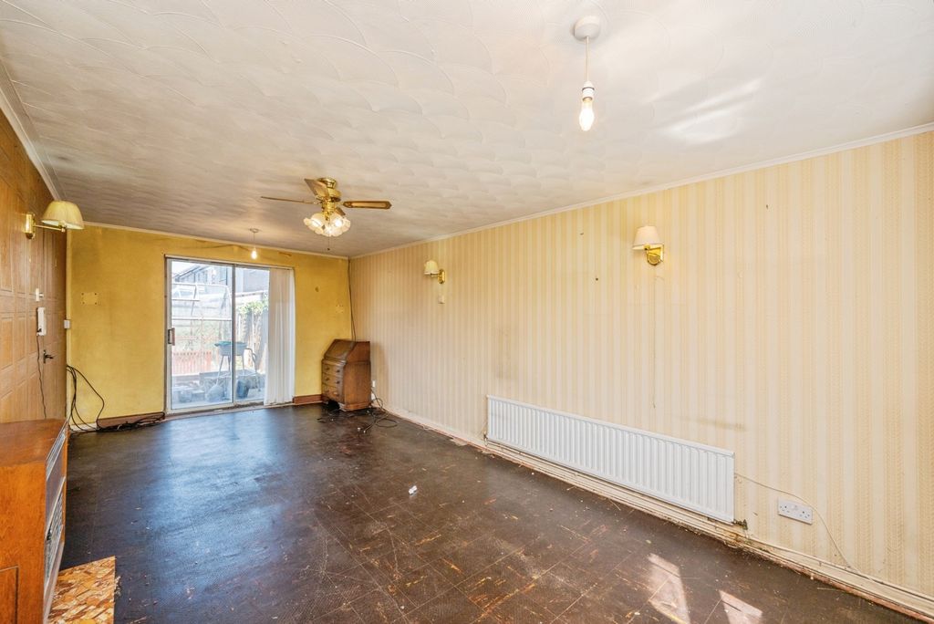 Property photo 3 of 16 Pbox-Img.Jpg