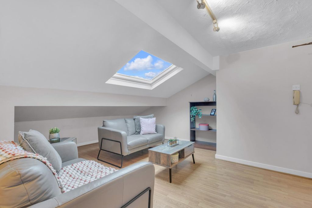 Property photo 3 of 9 Property Photo