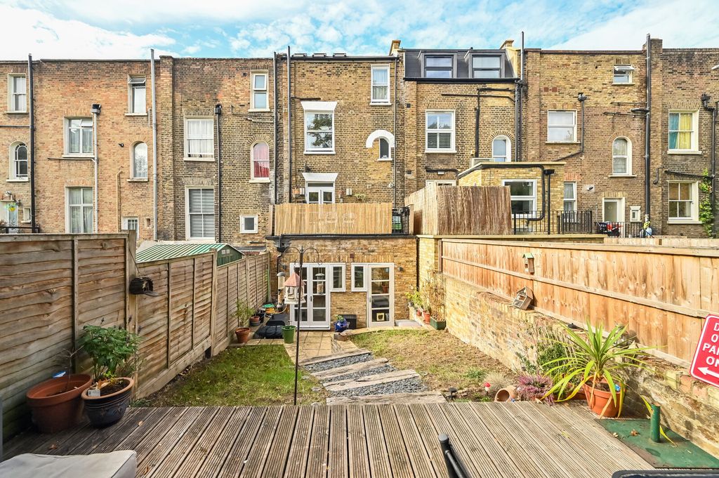 Property photo 2 of 28