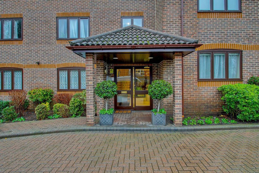 Property photo 2 of 16 Front (Exterior)