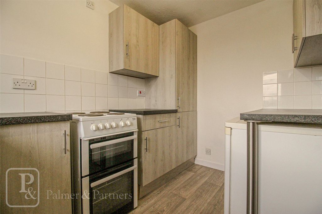 Property photo 3 of 5 Kitchen