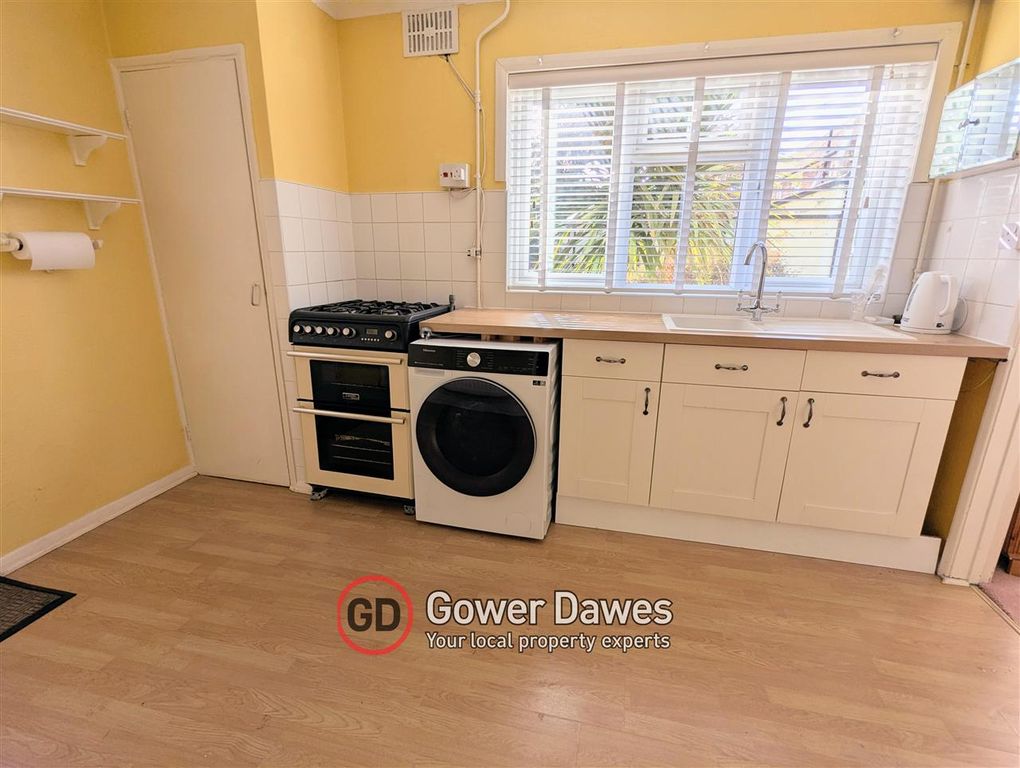 Property photo 2 of 13 Kitchen