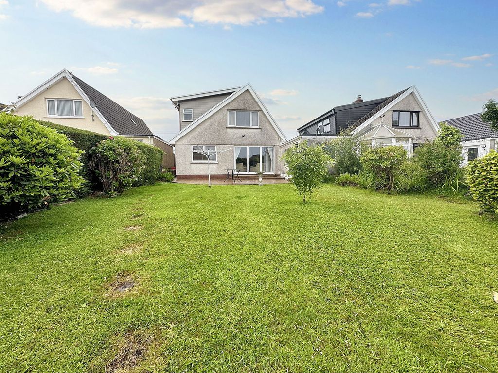 Property photo 2 of 40