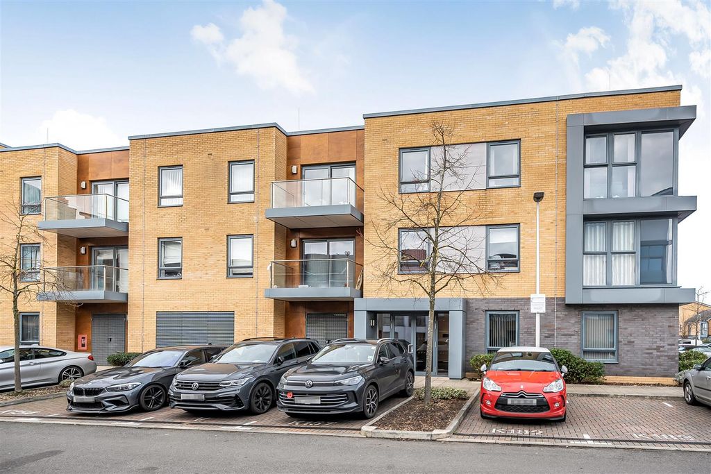 Property photo 1 of 11