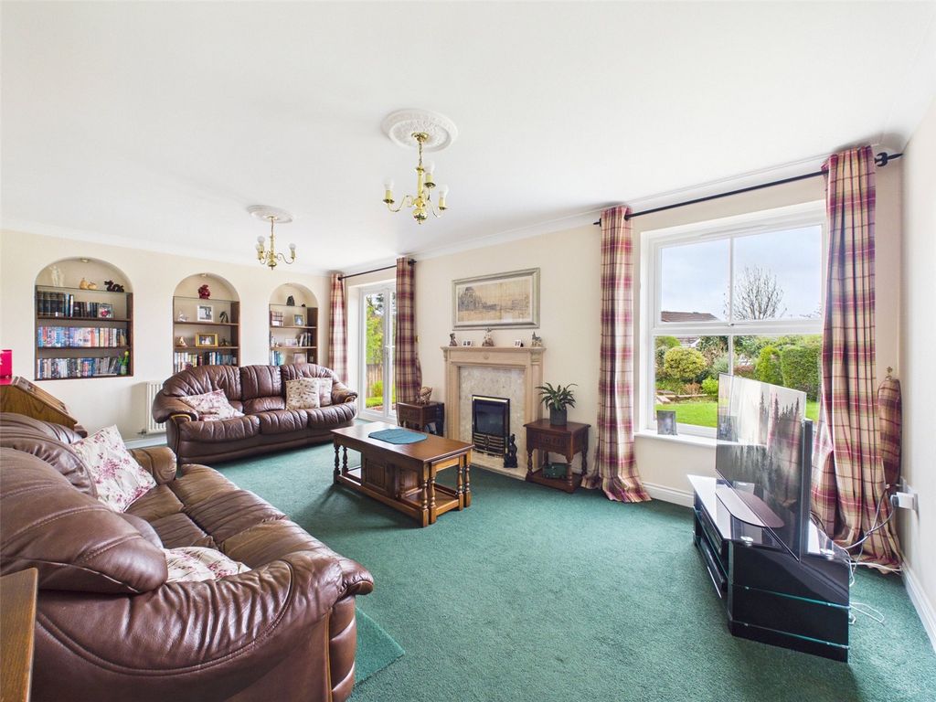 Property photo 2 of 21 Living Room