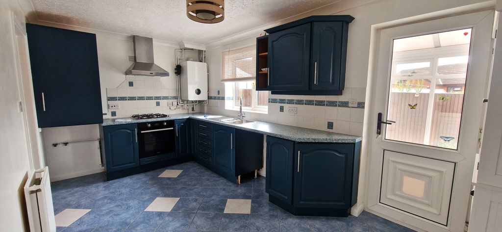 Property photo 2 of 8 Kitchen