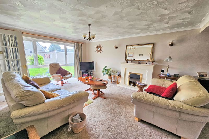 Property photo 3 of 14 Lounge