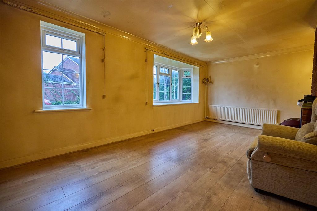 Property photo 3 of 11 Lounge To Front