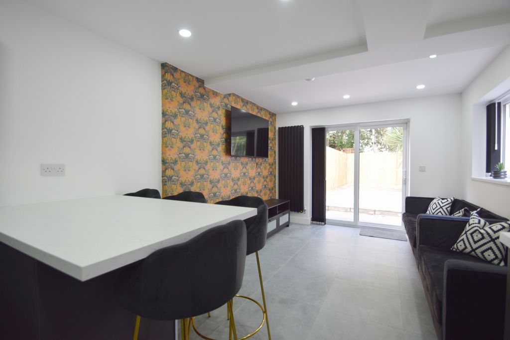 Property photo 2 of 20 Photo 3