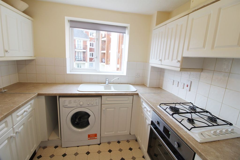 Property photo 2 of 9 Kitchen