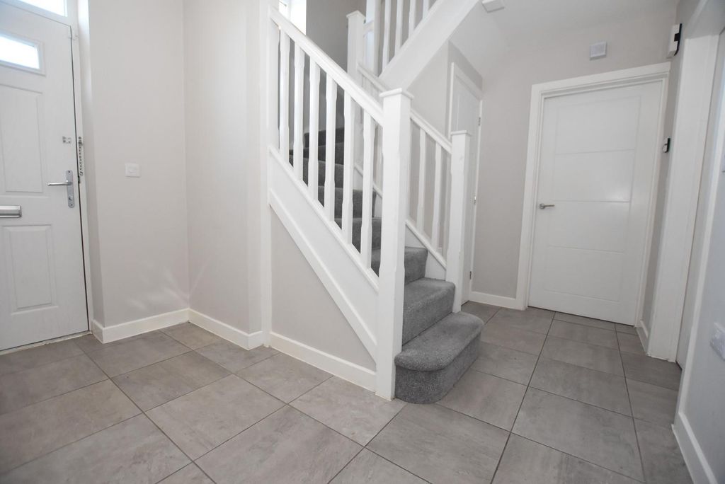 Property photo 2 of 18 Hall.Jpg