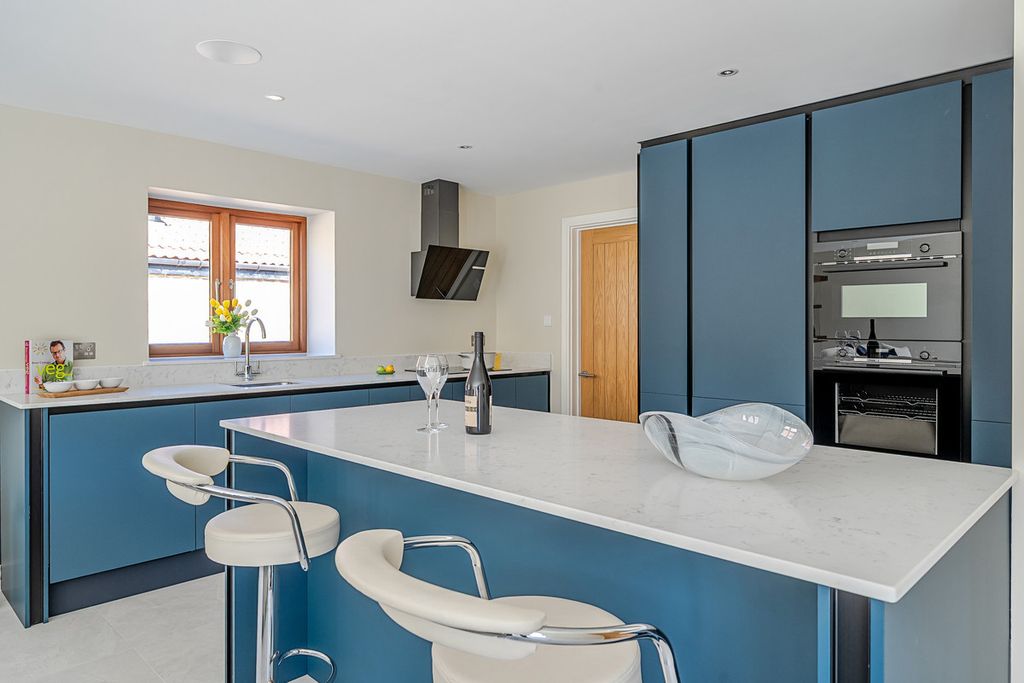 Property photo 2 of 21