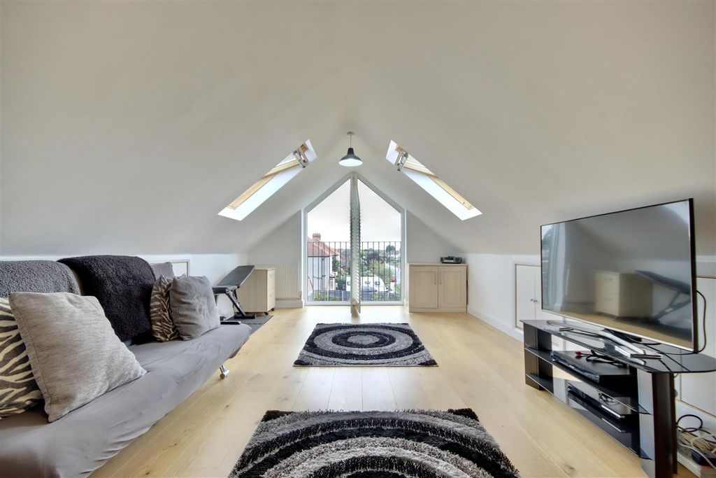 Property photo 2 of 38 8A762Eef-3D57-49Fd-9C8B-72B739D8Ef42_1_201_A.Jpeg