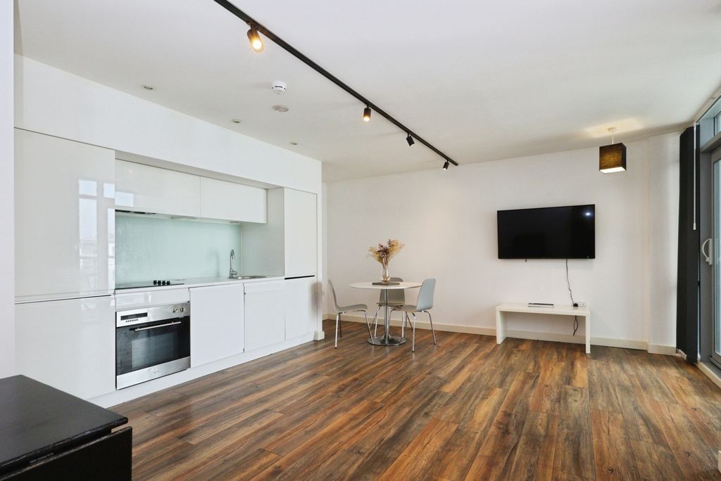 Property photo 1 of 10 Open Plan Lounge