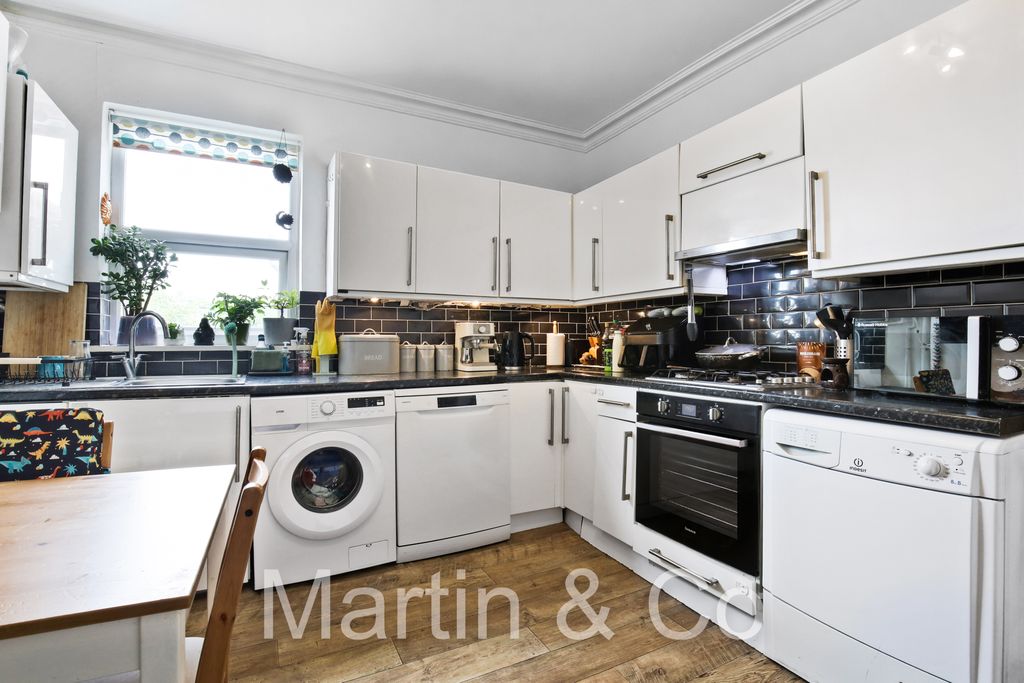 Property photo 2 of 13 1719551877 - 203 Brighton Road, Cr2 - 7