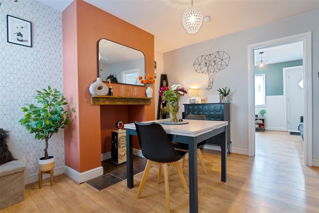 Property photo 3 of 16 Dining Room..Jpg