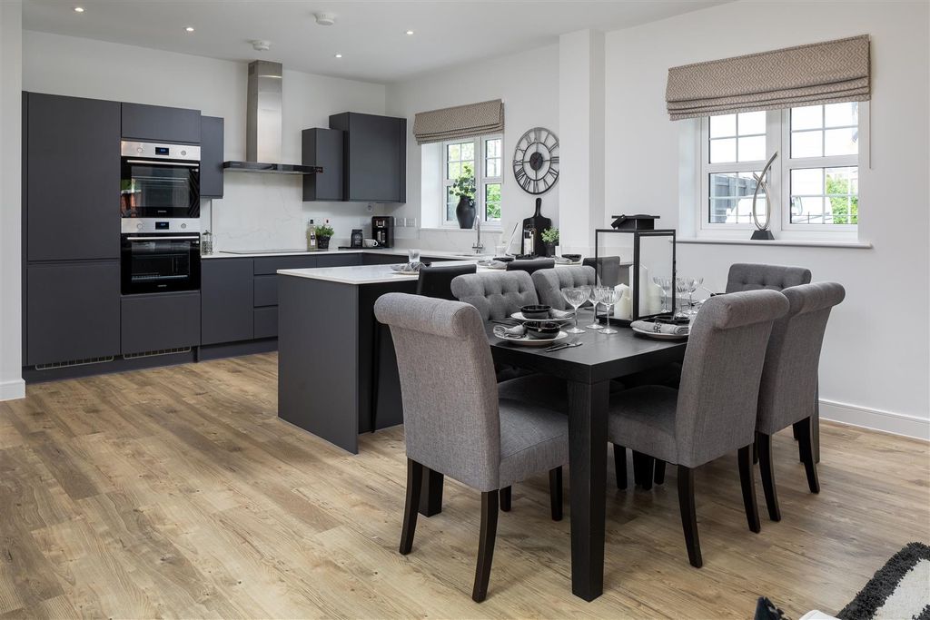 Property photo 3 of 9 Kitchen/Dining Room