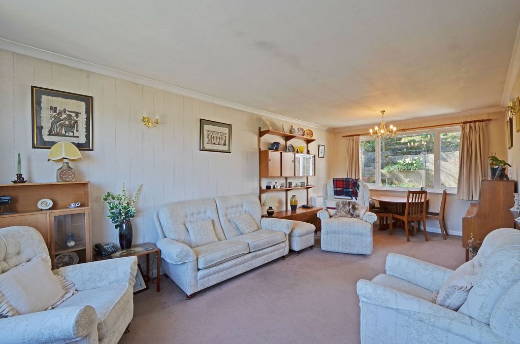 Property photo 3 of 27