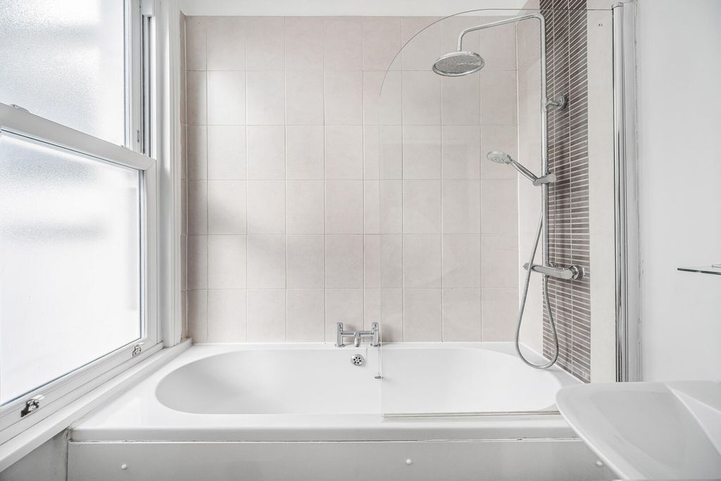 Property photo 2 of 20 Bathroom