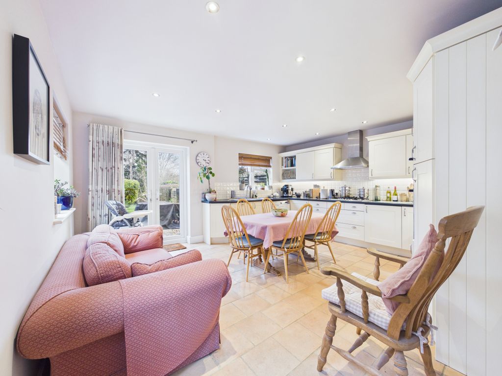 Property photo 2 of 18 Cam01354G0-Pr0673-Still009