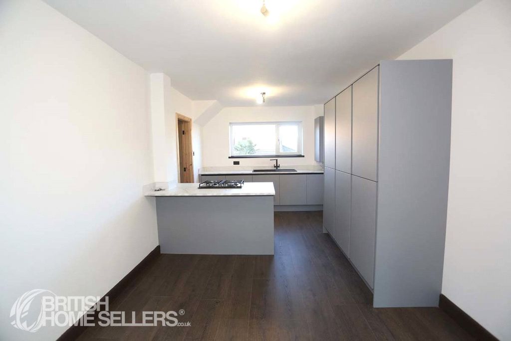 Property photo 2 of 18 Picture No. 12