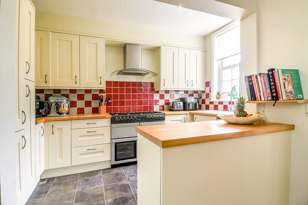 Property photo 3 of 22 Kitchen